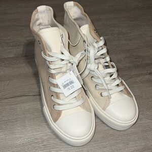 American Eagle platform shoe